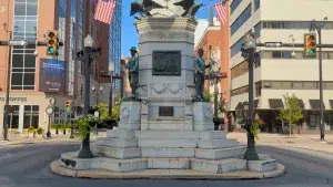7th and Hamilton Street monument